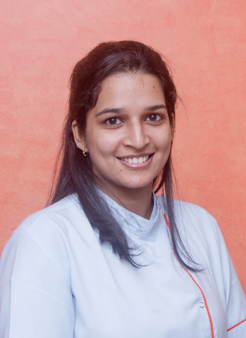 Dr Akshi Gvalani @ Simply Smiles Dental Clinic, Mumbai